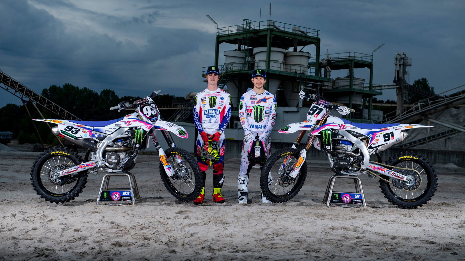 Jago Geerts, Jeremy Seewer with Yamaha YZ450F 1993 replica livery